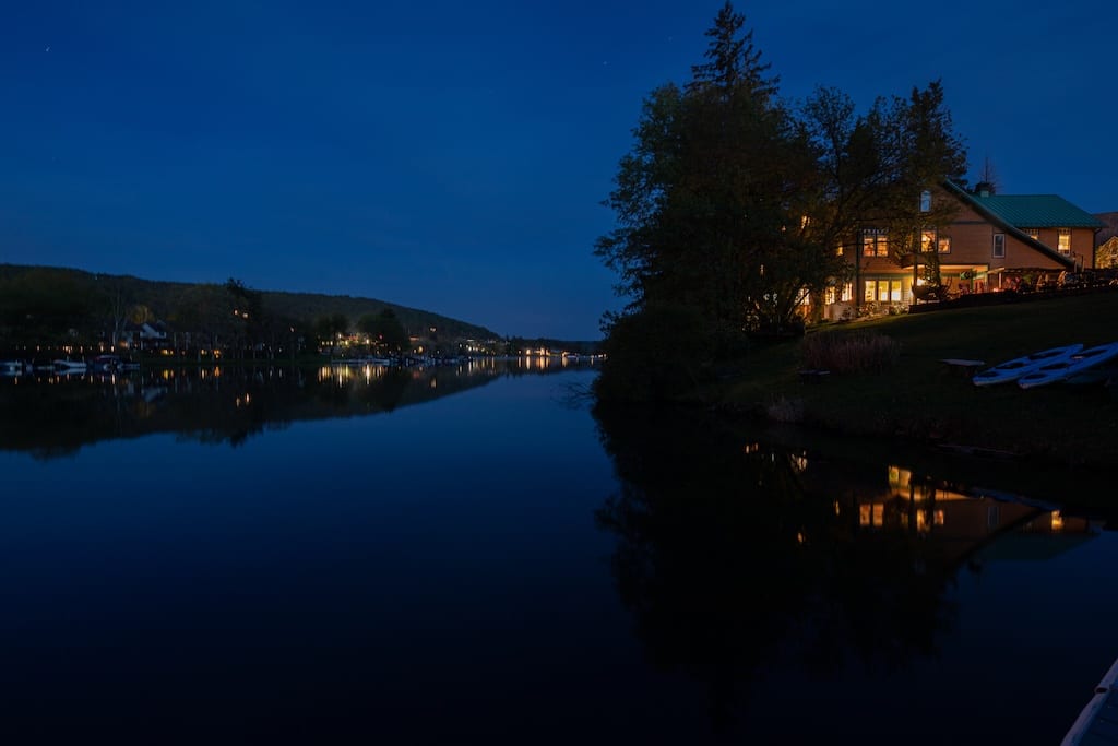 The most beautiful lakes in Maryland include Deep Creek Lake, ideal for romantic getaways and more